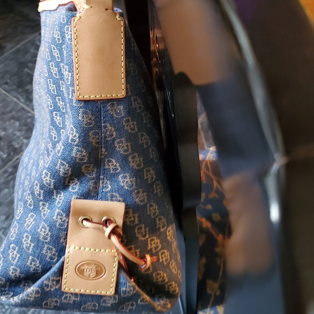 Large tote - Picture 4 of 7